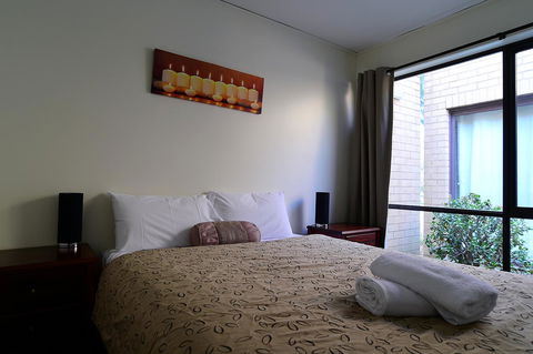 Executive Hideaway - Inverell Accommodation 13