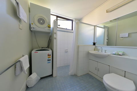 Executive Hideaway - Inverell Accommodation 38