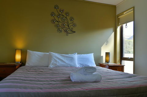 Executive Hideaway - Inverell Accommodation 27