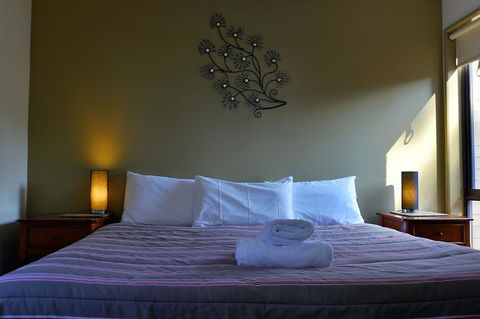 Executive Hideaway - Inverell Accommodation 28