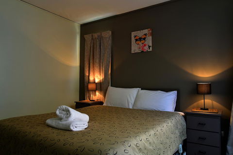 Executive Hideaway - Inverell Accommodation 1
