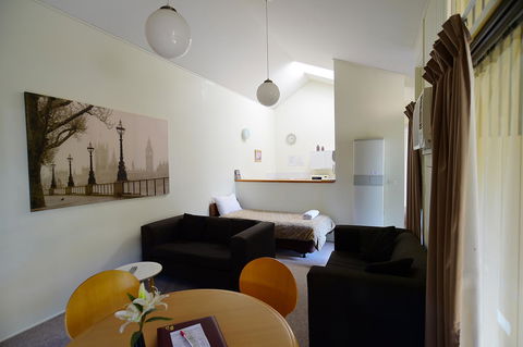 Executive Hideaway - Inverell Accommodation 15
