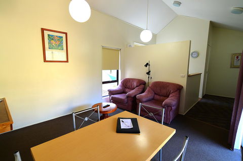 Executive Hideaway - Inverell Accommodation 34