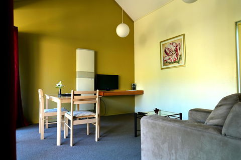 Executive Hideaway - Inverell Accommodation 26