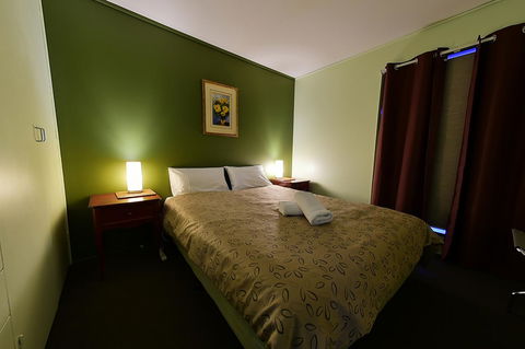 Executive Hideaway - Inverell Accommodation 44