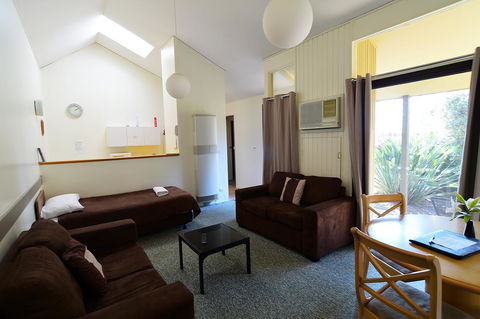 Executive Hideaway - Inverell Accommodation 23