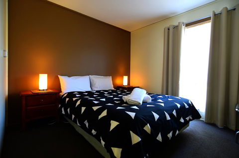 Executive Hideaway - Inverell Accommodation 4