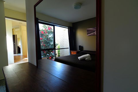 Executive Hideaway - Inverell Accommodation 19
