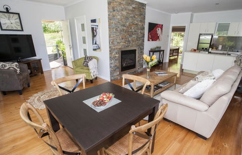 Abbys Cottages Bright - Inverell Accommodation 6