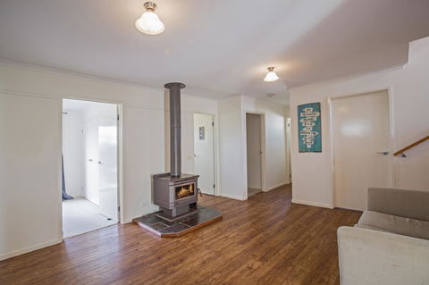 Woolamai Family Retreat - Inverell Accommodation 8
