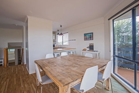 Woolamai Family Retreat - Inverell Accommodation 4