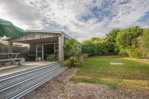 Woolamai Family Retreat - Inverell Accommodation 24