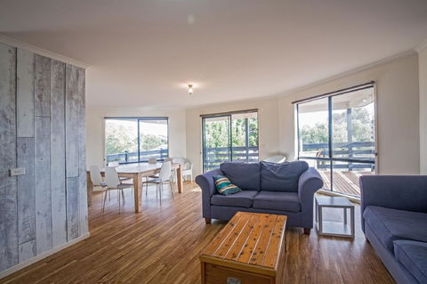 Woolamai Family Retreat - Inverell Accommodation 3
