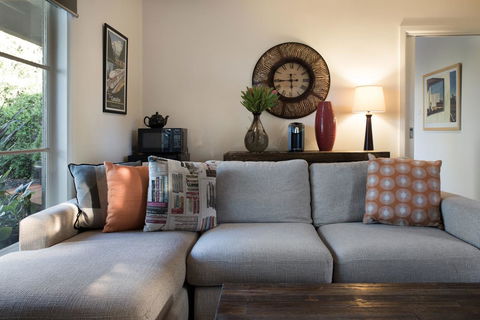 East Street Daylesford - Inverell Accommodation 26