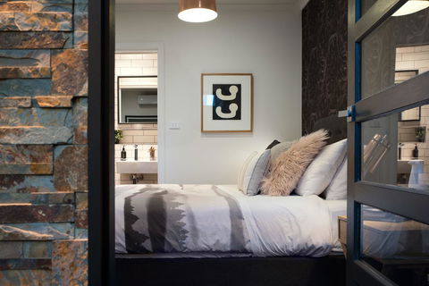 East Street Daylesford - Inverell Accommodation 2