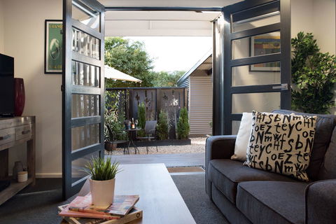 East Street Daylesford - Inverell Accommodation 12