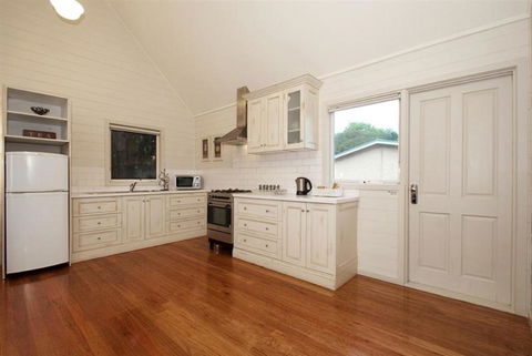 Two Truffles Cottages - Inverell Accommodation 6