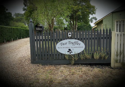Two Truffles Cottages - Inverell Accommodation 16