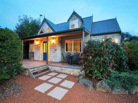 Two Truffles Cottages - Inverell Accommodation 0