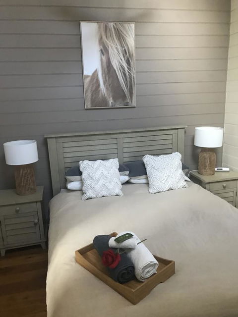 Two Truffles Cottages - Inverell Accommodation 3