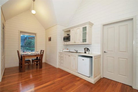 Two Truffles Cottages - Inverell Accommodation 14