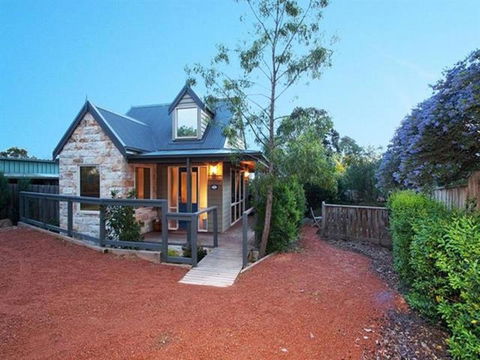 Two Truffles Cottages - Inverell Accommodation 8