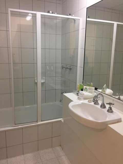 Eltham Gateway Hotel & Conference Centre - Inverell Accommodation 24