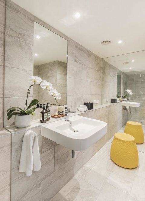 Quay West Suites Melbourne - Inverell Accommodation 4