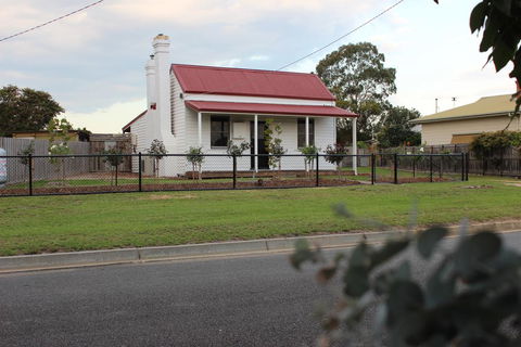 The Cottage - Inverell Accommodation 0
