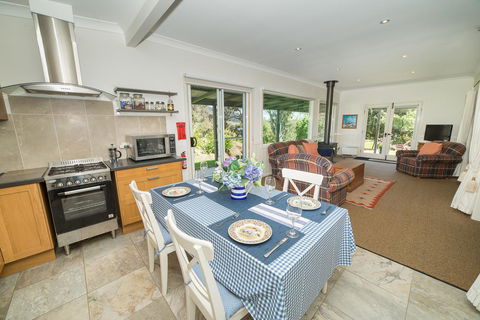 The Cottage At The Bryn At Tilba - Inverell Accommodation 1