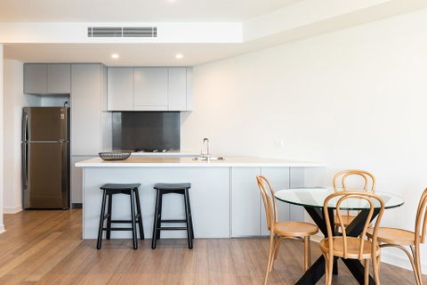 The Edge - Luxurious Waterfront Apartment - Inverell Accommodation 2