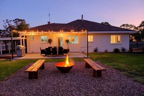 The Farmhouse. - Inverell Accommodation 0