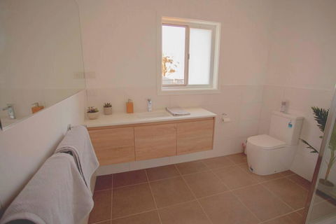 The Farmhouse. - Inverell Accommodation 2