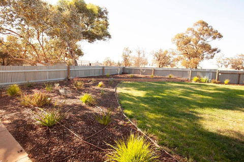 The Farmhouse. - Inverell Accommodation 3