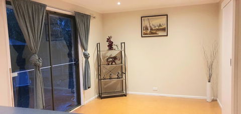 The Flower Homestay - Inverell Accommodation 2