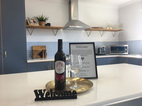 The Gathering Ground - Spacious Entertainer In Toowoomba City - Inverell Accommodation 2