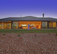 The Junction - contemporary meets river country - Inverell Accommodation