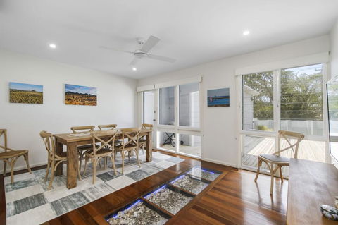 THE LAKE HOUSE - WiTH SWIMMING POOL - Inverell Accommodation 1