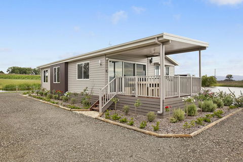 The Lake House @ 201 - Inverell Accommodation 0