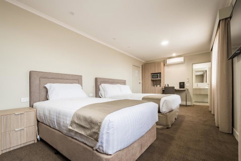 The Lighthouse Hotel - Inverell Accommodation 2