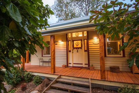 The Oaks Lilydale Accommodation - Inverell Accommodation 0