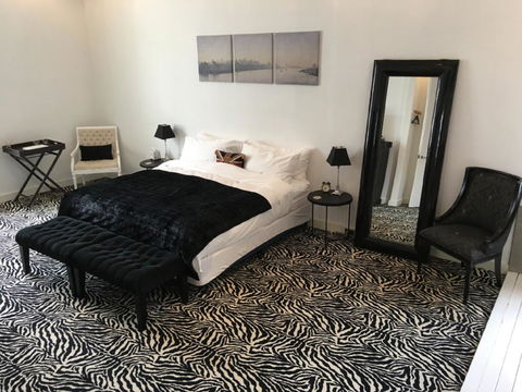 The Pakenham - Inverell Accommodation 1