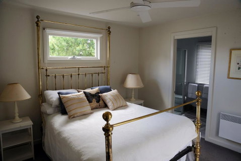 The Red Feather Inn - Inverell Accommodation 0
