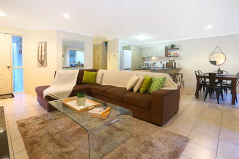 Theme Park HolidayTownhouse - Inverell Accommodation 2