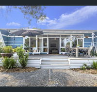 Toot Toot  50s Classic Beach House with Bungalow - Inverell Accommodation