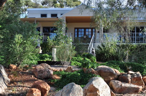 Tree Lodge - Inverell Accommodation 0