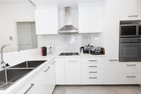 Trendy, Self Contained Inner City Apartment - Inverell Accommodation 1