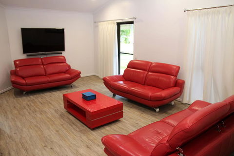 Two On Sunset - Inverell Accommodation 1