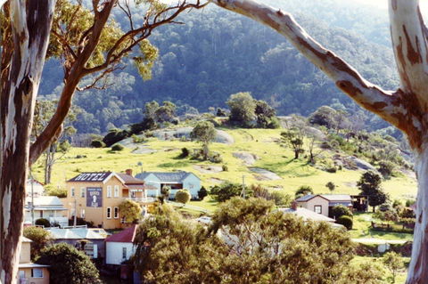 Two Story Bed And Breakfast - Inverell Accommodation 2