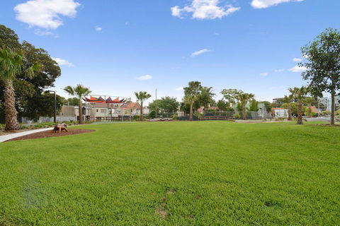 Ultra Modern, Luxurious Apartment In Tranquil Sydney - Inverell Accommodation 3